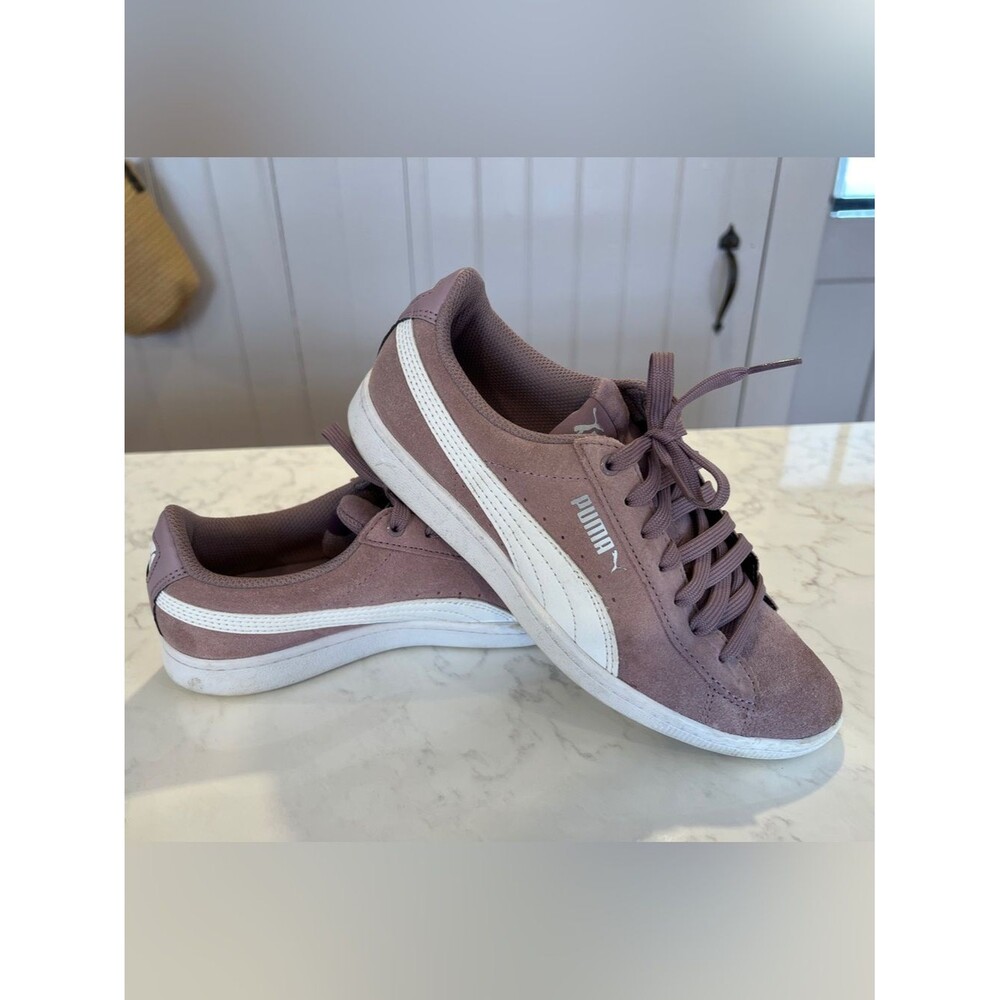 Puma Women's Suede Sneakers in Dusty Rose with White Formstrip, size 7